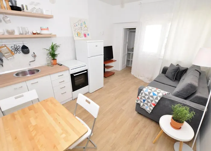 Room & Studio In The Centre